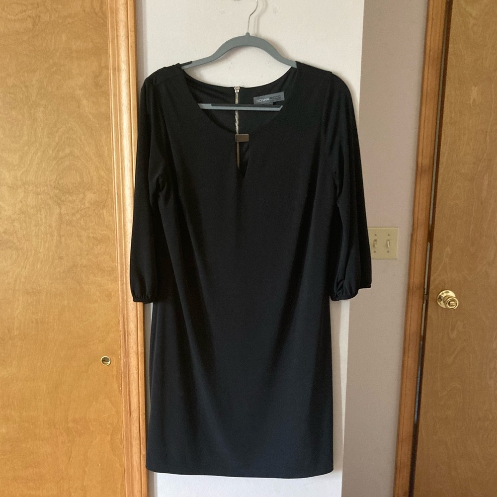 Donna Ricco Size 12 black dress with metallic detail and exposed zipper